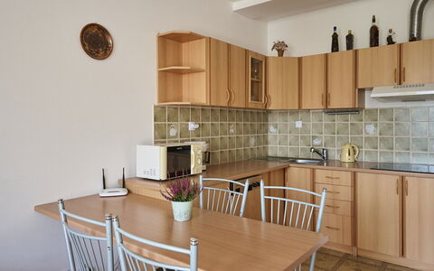 Špičák Ii: Table, Meubles, Propriété, Cabinetry, Comptoir, Chaise, Bois, Design Intérieur, Éclairage, Tache De Bois
