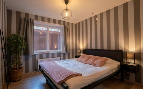 Amuzee with Parking & Lateral Sea View: Design Intérieur, Lit, Chambre, Meubles, Mur, Sol, Literie, Drap De Lit, Sol, Bois