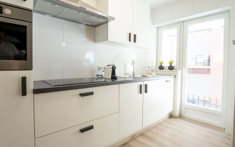 Amuzee with Parking & Lateral Sea View: Cabinetry, Comptoir, Bâtiment, Appareil De Cuisine, Cuisinière, Cuisine, Bois, Sol, Design Intérieur, Sol