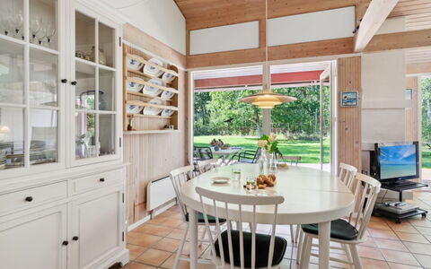 Judyta - 250M to the Fjord: Meubles, Design Intérieur, Sol, Bois, Sol, Plafond, Parquet, Chaise, Table, Éclairage