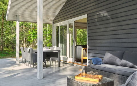 Eftim - 600M from the Sea: Meubles, Design Intérieur, Sol, Bois, Sol, Plafond, Parquet, Chaise, Table, Éclairage
