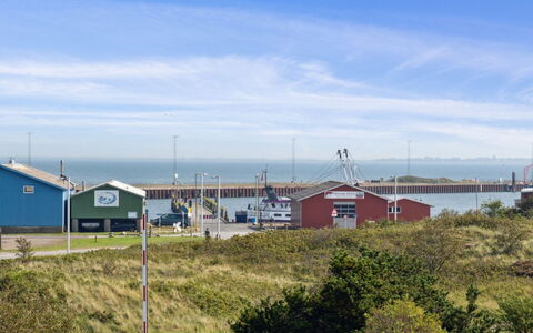 Kimi - 100M from the Sea: Bâtiment, Maison, Fenêtre, Domicile, Toit, Zone Résidentielle, Arbuste, Chalet, Lot Terre