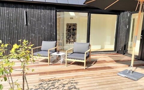 Bernadeta - 275M from the Sea: Meubles, Design Intérieur, Chaise, Sol, Table, Recours, Sol, Plafond, Pièce, Eco Hôtel