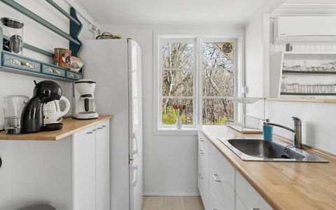 Lucie - 50M from the Sea: Cuisine, Comptoir, Appareil De Cuisine, Cabinetry, Design Intérieur, Bois, Principaux Appliance, Sol, Meubles, Électroménager