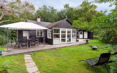 Lucie - 50M from the Sea: Toit, Domicile, Chalet, Biens, Mobilier De Jardin, Cour, Tableau De Plein Air, Cour, Arrière-Cour, Villa