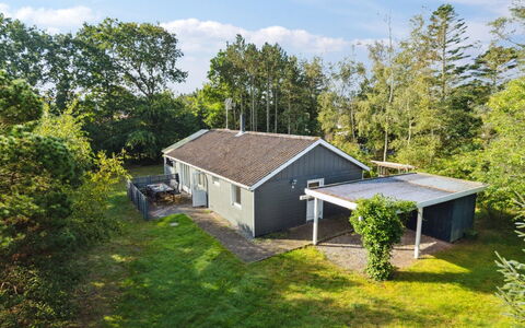 Arwin - 200M from the Sea: Herbe, Prairie, Paysage, Écorégion, Plaine, Communauté Des Plantes, Lot Terre, Mobilier De Jardin, Prairie, Formations Arbustives
