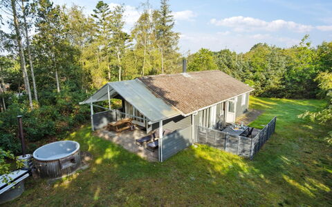 Arwin - 200M from the Sea: Herbe, Prairie, Paysage, Écorégion, Plaine, Communauté Des Plantes, Lot Terre, Mobilier De Jardin, Prairie, Formations Arbustives