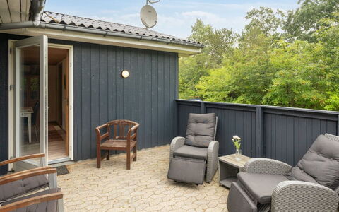 Sunaj: Toit, Domicile, Porte, Chalet, Ombre, Siding, Cour, Biens, Arrière-Cour