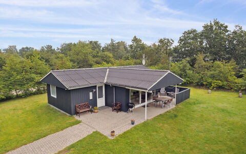 Sunaj: Toit, Domicile, Porte, Chalet, Ombre, Siding, Cour, Biens, Arrière-Cour