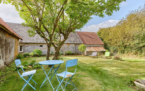 La Marinière: Plante, Table, Meubles, Ciel, Bâtiment, La Nature, Feuille, Chaise, Arbre, Paysage Naturel