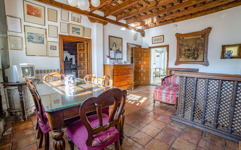 Carmen del Agua: Meubles, Cadre, Propriété, Table, Chaise, Bois, Éclairage, Design Intérieur, Sol, Sol