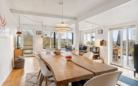 Leif - 400M from the Sea: Meubles, Design Intérieur, Sol, Bois, Plafond, Sol, Parquet, Table Cuisine Et Salle A Manger, Chaise, Salle À Manger