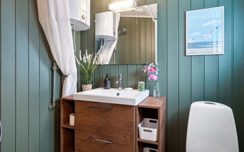 Leif - 400M from the Sea: Lavabo, Salle De Bains, Luminaire Plomberie, Armoire De Toilette, Bois, Design Intérieur, Sol, Évier, Sol, Robinet