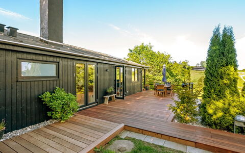 Leif - 400M from the Sea: Bois, Lot Terre, Chalet, Dur, Couverture De Sol, Planche, Jardin, Biens, Plate-Forme, Batiments Jardin