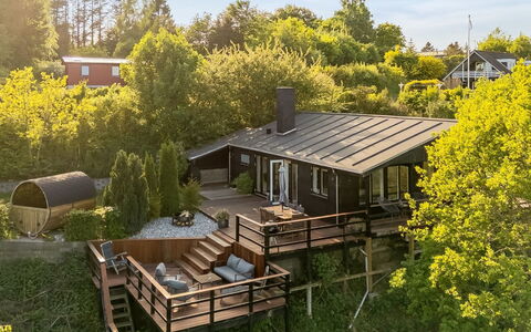 Leif - 400M from the Sea: Bois, Arbuste, Domicile, Chalet, Porche, Dur, Jardin, Escaliers, Planche, Plate-Forme