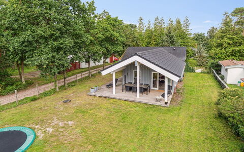 Keijo - 150M from the Sea: Toit, Domicile, Porte, Chalet, Ombre, Siding, Cour, Biens, Arrière-Cour