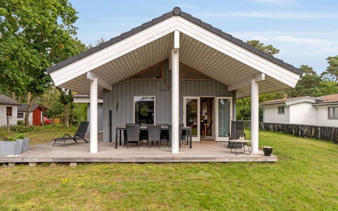 Keijo - 150M from the Sea: Toit, Domicile, Porte, Chalet, Ombre, Siding, Cour, Biens, Arrière-Cour