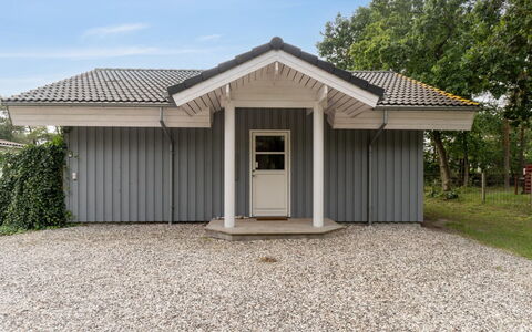 Keijo - 150M from the Sea: Toit, Domicile, Porte, Chalet, Ombre, Siding, Cour, Biens, Arrière-Cour