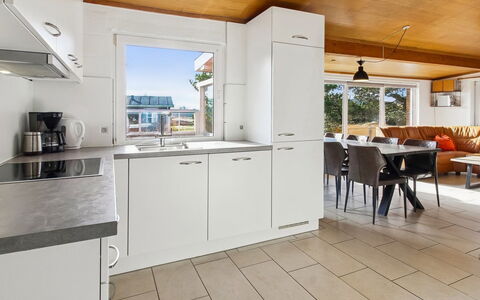 Nalin - 500M from the Sea: Cuisine, Comptoir, Sol, Design Intérieur, Appareil De Cuisine, Sol, Meubles, Plafond, Bois, Cabinetry