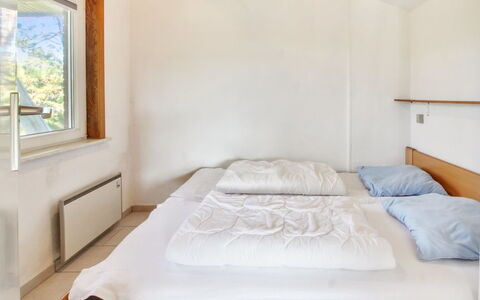 Nalin - 500M from the Sea: Mur, Chambre, Bois, Lit, Design Intérieur, Plafond, Drap De Lit, Sol, Sol, Literie