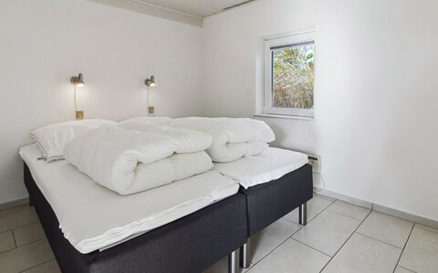 Nalin - 500M from the Sea: Chambre, Lit, Literie, Drap De Lit, Plafond, Design Intérieur, Cadre De Lit, Meubles, Domicile, Pièce