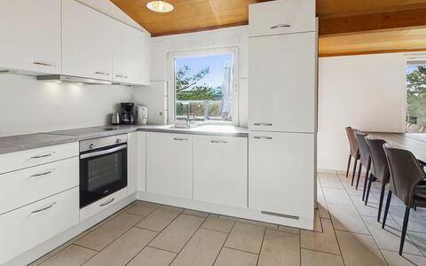 Nalin - 500M from the Sea: Sol, Cuisine, Design Intérieur, Sol, Comptoir, Bois, Plafond, Cabinetry, Appareil De Cuisine, Meubles