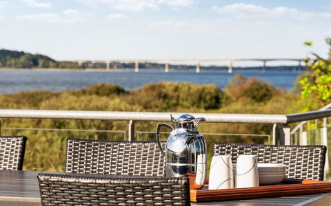 Berta - 70M to the Fjord: Plafond, Sol, Design Intérieur, Sol, Composite, Meubles, Recours, Hôtel, Conception, Daylighting