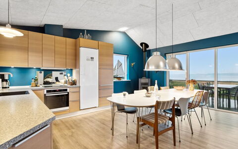 Berta - 70M to the Fjord: Plafond, Sol, Design Intérieur, Sol, Composite, Meubles, Recours, Hôtel, Conception, Daylighting