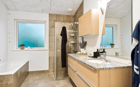 Berta - 70M to the Fjord: Plafond, Sol, Design Intérieur, Sol, Composite, Meubles, Recours, Hôtel, Conception, Daylighting