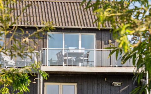 Berta - 70M to the Fjord: Plafond, Sol, Design Intérieur, Sol, Composite, Meubles, Recours, Hôtel, Conception, Daylighting