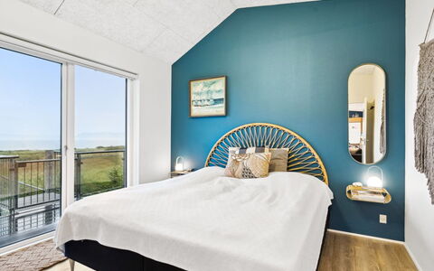 Berta - 70M to the Fjord: Chambre, Lit, Sol, Sol, Literie, Design Intérieur, Bois, Meubles, Drap De Lit, Linge