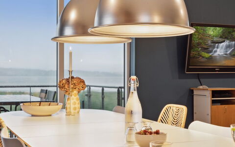 Berta - 70M to the Fjord: Design Intérieur, Meubles, Luminaire, Plafond, Lampshade, Lustre, Lampe, Plante D'Appartement, Matériau Naturel, Salon