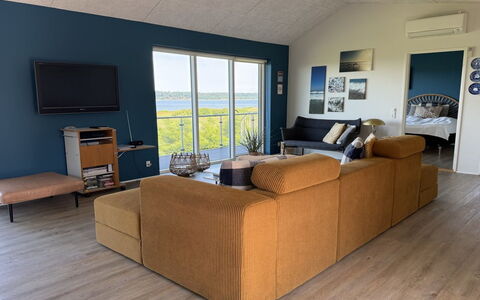 Berta - 70M to the Fjord: Plafond, Sol, Design Intérieur, Sol, Composite, Meubles, Recours, Hôtel, Conception, Daylighting