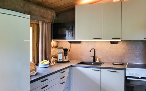 Kelokoto: Cuisine, Comptoir, Meubles, Appareil De Cuisine, Design Intérieur, Evier, Cabinetry, Bois, Principaux Appliance, Luminaire Plomberie