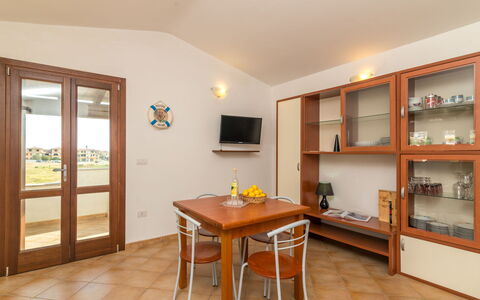 Fertas: Meubles, Propriété, Table, Bois, Bâtiment, Orange, Cabinetry, Maison, Design Intérieur, Sol