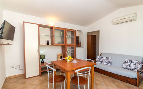 Fertas: Meubles, Table, Propriété, Bois, Design Intérieur, Sol, Maison, Sol, Confort, Mur