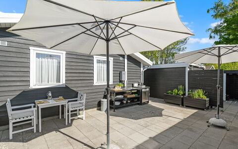 Iven - 140M from the Sea: Meubles, Design Intérieur, Sol, Bois, Sol, Plafond, Parquet, Chaise, Table, Éclairage