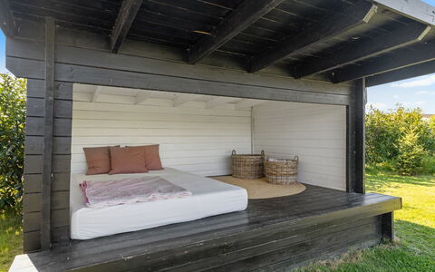 Iven - 140M from the Sea: Meubles, Design Intérieur, Sol, Bois, Sol, Plafond, Parquet, Chaise, Table, Éclairage