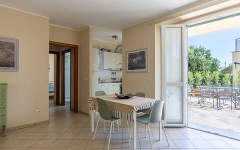 Clara: Table, Propriété, Meubles, Bleu Azur, Chaise, Bois, Salon, Design Intérieur, Sol, Sol