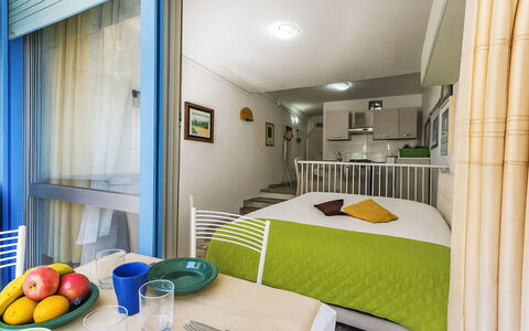 La Pineta: Design Intérieur, Meubles, Sol, Sol, Pièce, Plafond, Appartement, Chambre, Domicile, Lit