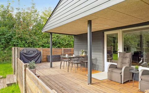 Jobst - 600M to the Fjord: Meubles, Design Intérieur, Sol, Bois, Sol, Plafond, Parquet, Chaise, Table, Éclairage