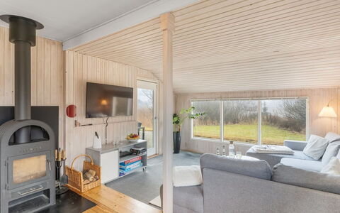 Eloise - 400M from the Sea: Sol, Design Intérieur, Bois, Sol, Plafond, Meubles, Pièce, Salon, Canapé, Parquet