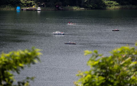 Ossiacher See 100: L'Eau, Ressources En Eau, Plante, Communauté Des Plantes, La Nature, Bateau, Feuille, Paysage Naturel, Lac