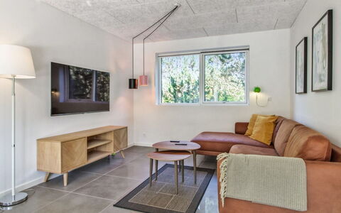 Razmo - 2.5Km from the Sea: Plafond, Sol, Design Intérieur, Sol, Composite, Meubles, Recours, Hôtel, Conception, Daylighting
