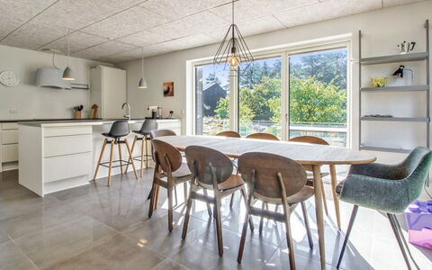 Razmo - 2.5Km from the Sea: Plafond, Sol, Design Intérieur, Sol, Composite, Meubles, Recours, Hôtel, Conception, Daylighting