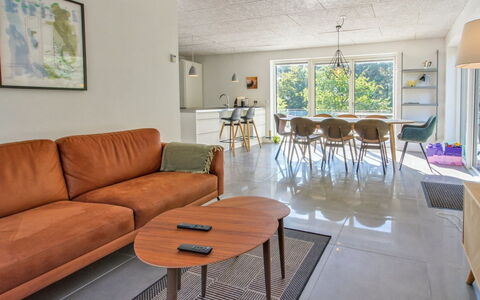 Razmo - 2.5Km from the Sea: Plafond, Sol, Design Intérieur, Sol, Composite, Meubles, Recours, Hôtel, Conception, Daylighting