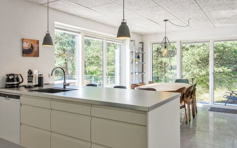 Razmo - 2.5Km from the Sea: Plafond, Sol, Design Intérieur, Sol, Composite, Meubles, Recours, Hôtel, Conception, Daylighting