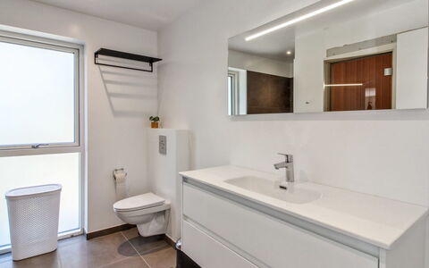 Razmo - 2.5Km from the Sea: Plafond, Sol, Design Intérieur, Sol, Composite, Meubles, Recours, Hôtel, Conception, Daylighting