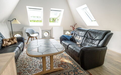Arnora - 48Km from the Sea: Meubles, Design Intérieur, Sol, Bois, Sol, Plafond, Parquet, Chaise, Table, Éclairage