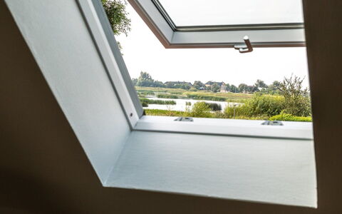 Arnora - 48Km from the Sea: Meubles, Design Intérieur, Sol, Bois, Sol, Plafond, Parquet, Chaise, Table, Éclairage